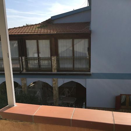 סן לאונה Bouganville מראה חיצוני תמונה
